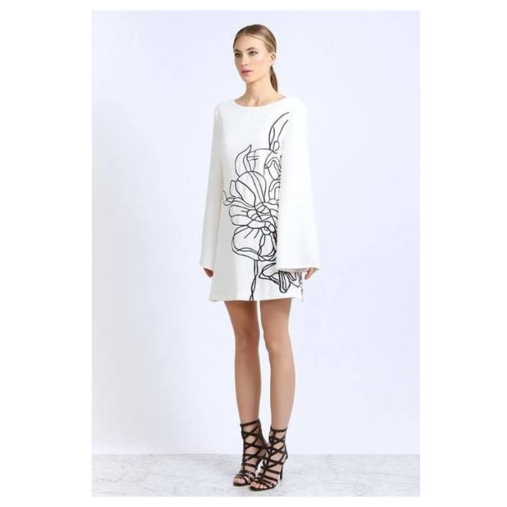 NWT Elliatt Embroidered Flower Bell Sleeve Dress